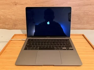 Apple MacBook Air 13” (2020) A2179 – Space Gray – For Parts Only – Powers On - Afbeelding 1 van 8