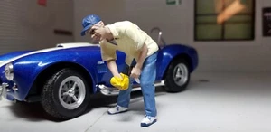 Figure Washing Car Show Garage Workshop G LGB 1:24 Scale American Diorama - Picture 1 of 10