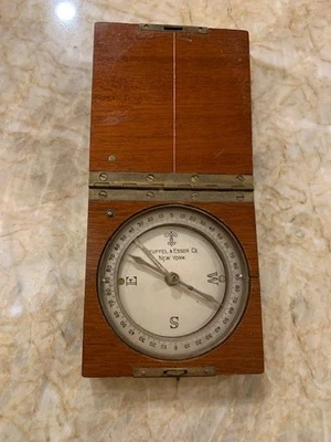 Brújula vintage Keuffel & Esser Co New York en estuche de madera de caoba Foto 1 de 4