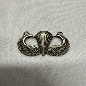 Colgante militar vintage de plata de ley con alas aerotransportadas paracaidista del ejército de Estados Unidos - Imagen 1 de 4