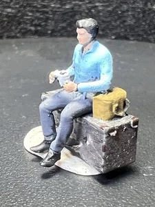 1/76 Miniatura Figura Hombre Sentado Con Café Tren Juego Accesorios - Imagen 1 de 8