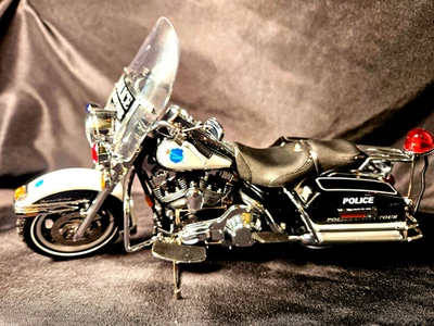 Franklin Mint Harley Davidson 2007 Road King Police 1:10 Scale Inv. #4739 - Image 1 of 4