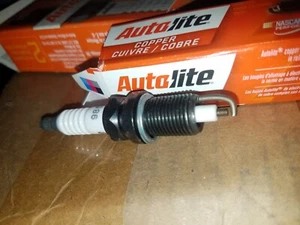 Autolite Copper Core Spark Plug - 985 - Pack of 8 Spark Plugs - Picture 1 of 5