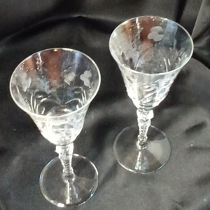 Set Of 2 Etched Gray Cut Floral 7-3/4" Crystal Wine Glass With Design Stem #1034 - Picture 1 of 4