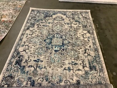 GREEN / IVORY 6' X 9' Flaw in Rug, Reduced Price 1172667414 ADR131Y-6 - Image 1 of 3