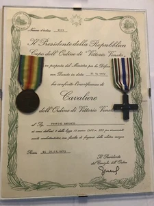Zertifikat Und 2 Medaillen Mit Bilderrahmen Relativ Soldat Cavaliere Di Vittorio - Bild 1 von 1