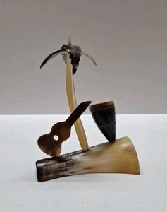 1950-1960 Ox Horn Sculpture, Palm Tree, Guitar, Drum 5.5 Inch Vintage  - Bild 1 von 7