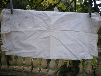 une parure de bébé des années 1950 drap+taie brodée au bord 113x87cm - Photo 1/4