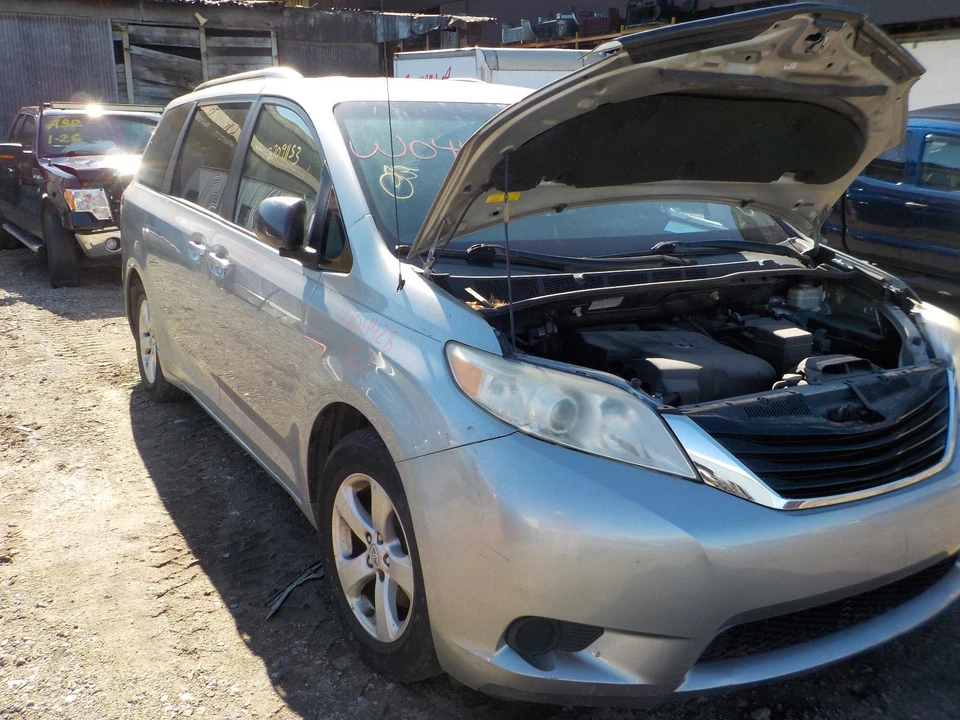 Used Lower Engine Oil Pan fits: 2011 Toyota Sienna lower Lower Grade A Foto 1 de 4