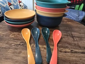12 pc Bowl set with tea plates and soup spoons - Picture 1 of 4
