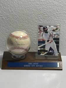 Chili Davis Official Autographed / Signed Baseball w/ Card, Display & Plaque - Picture 1 of 3