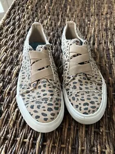 Damen Blowfish Malibu Sneakers Größe 7,5 Gepard elastische Slipper Schuhe - Bild 1 von 3