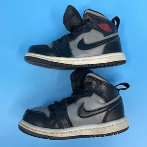 Scarpe Jordan unisex nere e grigie taglia U.S. 7c Air Jordan MJ usate bambini - Foto 1 di 8