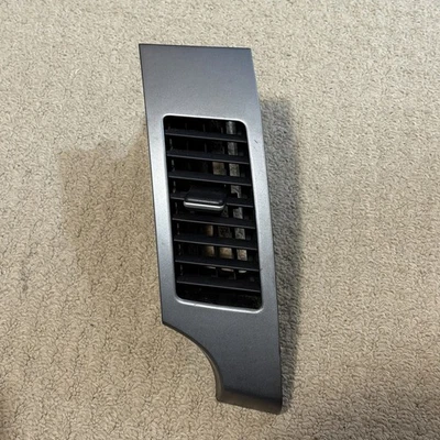 Ventilación de aire central izquierda Mitsubishi Outlander 2008-2012 GN711-14260 Foto 1 de 4