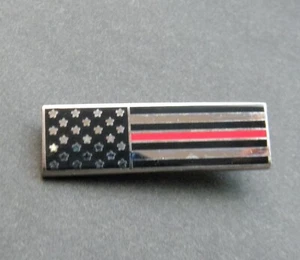 PIN DE SOLAPA DELGADA LÍNEA ROJA DE PRIMERA RESPUESTA DE SERVICIO DE BOMBEROS 1,25 PULGADAS BANDERA DE EE. UU. - Imagen 1 de 1