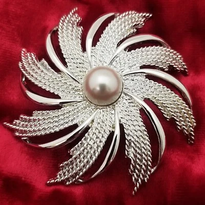 Sarah Coventry Large Brooch Pin Swirl Textured Faux Pearl Silver Tone Vintage - Image 1 of 4