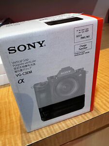 Sony - α9, α7R III, α7 III Vertical Battery Grip - Black VG-3CM NEW IN BOX