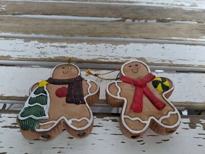 Pan de Jengibre Hombre Árbol Bufanda Bola Cerámica Adorno Árbol de Navidad Foto 1 de 4