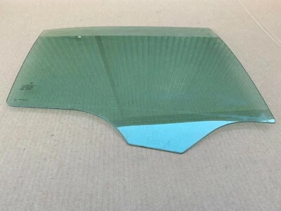 Mercedes Benz C63 AMG W204 2013 puerta ventana cristal trasero derecho Foto 1 de 4