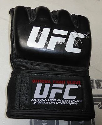 Mark Hunt Signed Official UFC Fight Glove PSA/DNA COA Autograph 200 193 180 144 - Image 1 of 4