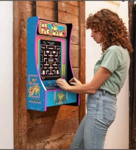 Arcade1Up 17" Pantalla LCD Color Ms. PAC-MAN Partycade Arcade 12 Juegos en 1 - Imagen 1 de 5