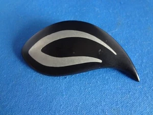 MCM 1960s Danish Modern Hans Hansen Atomic Resin Brooch,Black with Silver Swoosh - Bild 1 von 5