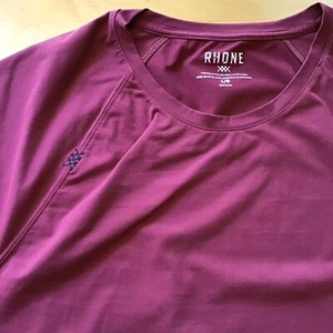 Camisa Rhone Para Hombre Camiseta Grande Reign Manga Corta Borgoña - Imagen 1 de 11