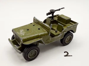VINTAGE DINKY TOYS BATTLE LINES # 612 COMMANDO JEEP PLAYWORN SPARES / REPAIR - Picture 1 of 5