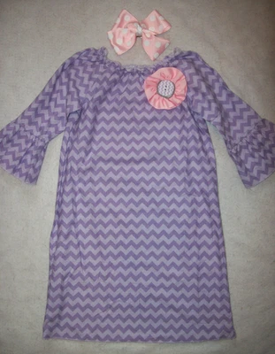 NIÑA 7: PRECIOSO VESTIDO CHEVRON PÚRPURA NUEVO SIN ETIQUETAS ~LOLLY WOLLY DOODLE~ Y NUEVO PASADOR: Foto 1 de 2