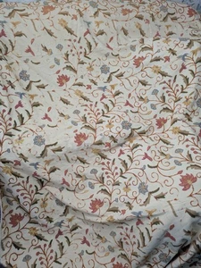 Copriletto in lana ricamato lavorato a mano vintage/antico. Parzialmente Fatto - Foto 1 di 7