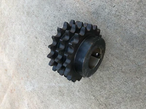 1 NOS Martin E100 B19 triple roller Sprocket w/ 19 teeth - 2-15/16" bore - Picture 1 of 3
