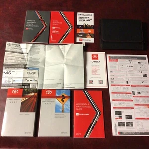 2022 TOYOTA CAMRY "HYBRID" COMPLETE OWNERS MANUAL REF NAV MAINT LABEL CASE ALL - Foto 1 di 9