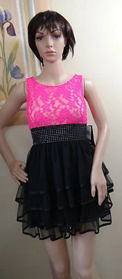 Vestido sem mangas ROBERTA rosa floral superior com camada preta parte inferior de tule, júnior P - Imagem 1 de 4