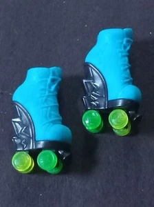 Monster High bambola Frankie Stein labirinto a rotelle pattini a rotelle - Foto 1 di 3