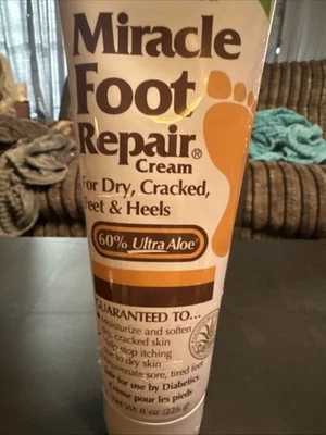 Crema reparadora de pies milagrosa, 8 oz repara tacones y pies secos agrietados Foto 1 de 2
