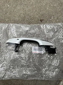 2018 2019 2020 2021 2022 LEXUS LS500 LEFT FRONT DOOR HANDLE OEM 69210-50091-A1 - Picture 1 of 2