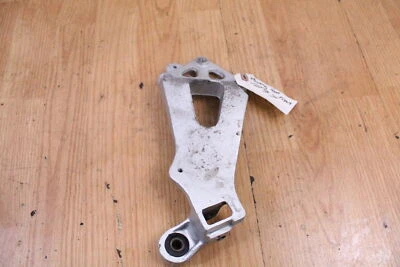 Soporte de montaje de clavija trasera derecha Suzuki GSXR750 1986 Foto 1 de 4