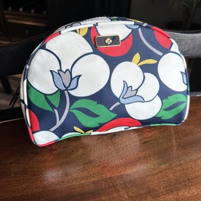 Estuche Cosmético KATE SPADE Dawn Breezy Floral Med Dome WLRU5369 BLZBLUMTI Foto 1 de 4
