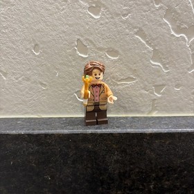 LEGO 11th Doctor Who Minifigure 21304 + Sonic Screwdriver Authentic IDEAS Set 