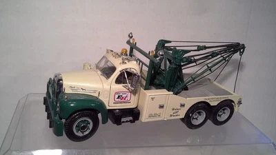 1960 MACK B MODEL W/HOLMES WRECKER BOOM by 1st gear 1:25  scale  NIB - Image 1 of 4