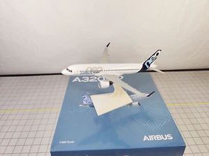 AIRBUS A320 NEO Flugzeug Maßstab 1:200 AFSO Promo Desktop Metallmodell - Bild 1 von 7