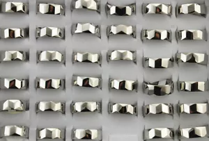 Venta al por mayor lotes de 32 piezas de joyas de acero inoxidable clásicos para hombre anillos geniales P gratis - Imagen 1 de 5