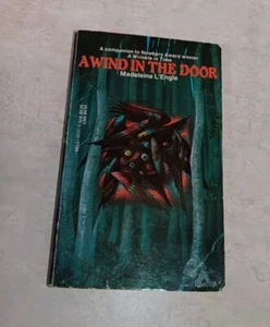 A Wind in the Door by Madeleine L'Engle, 1976 Paperback Book. some wear some old - Picture 1 of 10
