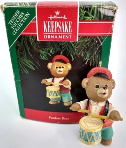 De colección Hallmark Keepsake Ornament 1991 Fanfare Bear Baterista Tender Touches  - Imagen 1 de 2