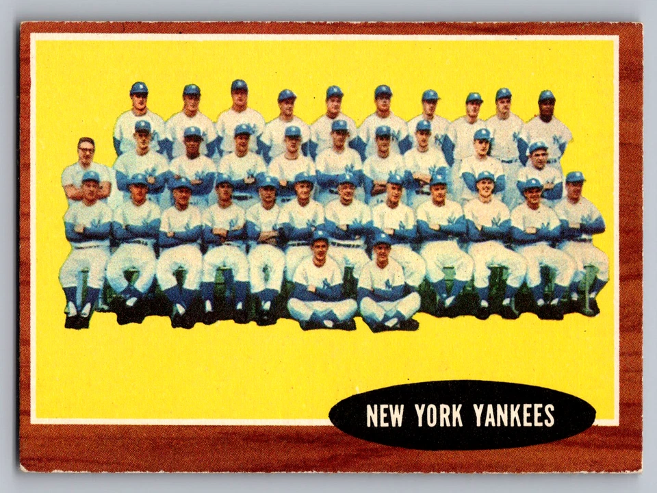 1962 TOPPS #251 NEW YORK YANKEES TEAM CARD W/MANTLE/MARIS/FORD/BERRA - Image 1 of 3