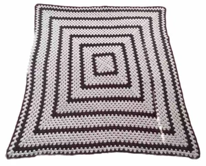 Manta de ganchillo afgana cuadrada Granny Core 48 X 49 vuelta Roseanne Cottage 112 - Imagen 1 de 3