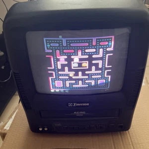 Emerson 9" VCR TV Combo Retro Gaming TV EWC0902 - Picture 1 of 2