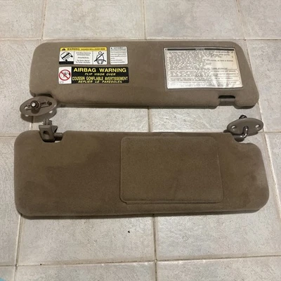Par de parasoles izquierdo derecho tostado OEM Toyota 4Runner 1996-2002 Foto 1 de 4