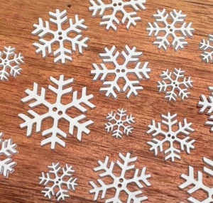 10 Snowflake Buttons Plastic 2 Hole Novelty A27-21 AUSSIE SELLER - Picture 1 of 6