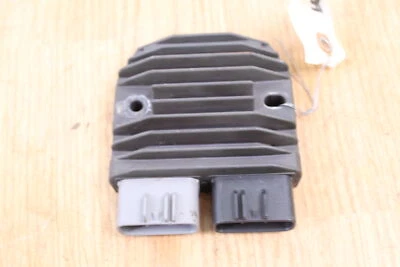 Regulador de tensão Yamaha RX1 2004 - Imagem 1 de 4